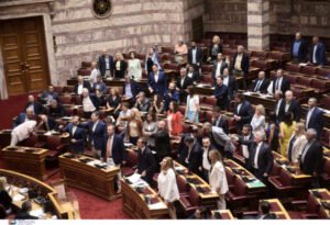 Βουλή: Απορρίφθηκαν οι προτάσεις της αντιπολίτευσης για τη σύσταση Προανακριτικής Επιτροπής – Αναβολή της