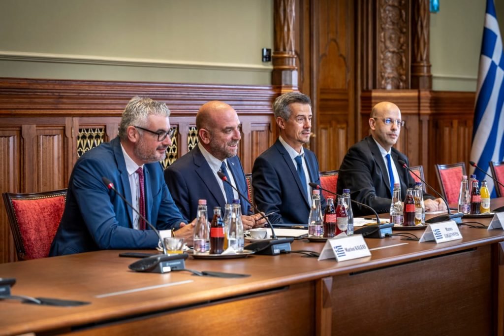 Υπουργείο Μετανάστευσης και Ασύλου: Μνημόνιο συνεργασίας υπέγραψαν Ελλάδα και Ουγγαρία – Στους 1.722 οι