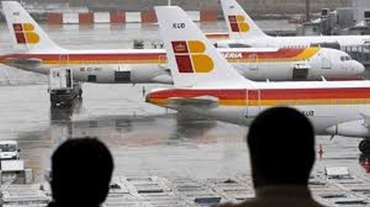 Εβραίοι επιβάτες της Iberia πήραν δίσκους φαγητού με το σύνθημα «Free Palestine»