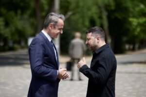 Τηλεφωνική επικοινωνία Μητσοτάκη – Ζελένσκι: Στο επίκεντρο η αεράμυνα και η ανοικοδόμηση της Οδησσού