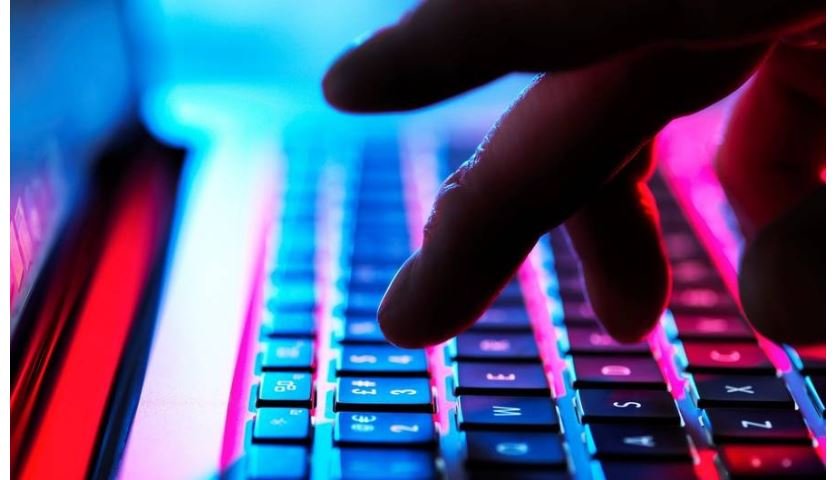 Ποινικό αδίκημα η πρόσβαση σε πειρατικό περιεχόμενο – Βαριά πρόστιμα 10.000 ευρώ και φυλάκιση – enikonomia.gr