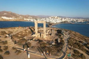 Ανακοίνωση ΥΠΠΟ για τα μέτρα φύλαξης στην Πορτάρα Νάξου