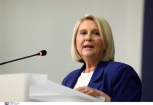 Σοφία Βούλτεψη: Αντιδράσεις ΠΑΣΟΚ και ΣΥΡΙΖΑ για άρθρο της για την Λάουρα Κοβέσι – Τι απαντά η βουλευτής