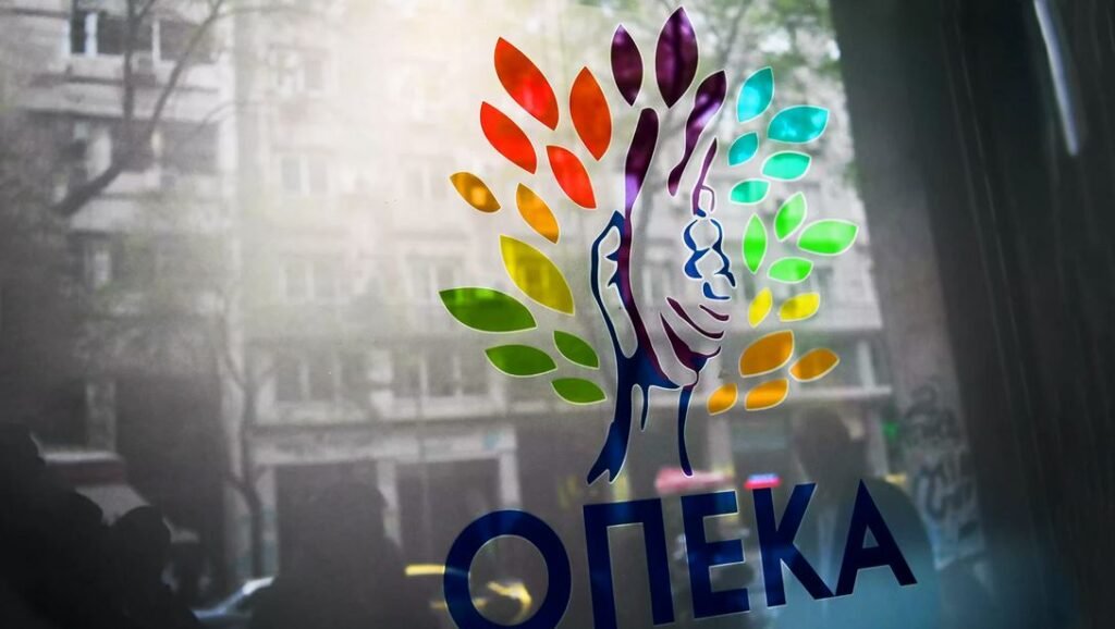 Επιδόματα ύψους 700 και 1.000 ευρώ από τον ΟΠΕΚΑ: Ποιοι και μέχρι πότε μπορούν να υποβάλλουν αίτηση –