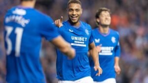 Απάντηση με νόημα του Ντέσερς σε οπαδό της Ρέιντζερς: “Φαίνεται ότι θα μείνω, είμαι εδώ σήμερα”