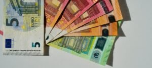 Τι δείχνουν τα νέα στοιχεία για τα «φέσια» του δημοσίου στην αγορά – enikonomia.gr