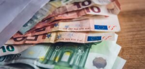 Έκπτωση φόρου για παιδιά, επίδομα παιδιού και Ελάχιστο Εγγυημένο Εισόδημα: Oι νεότερες πληροφορίες για τις