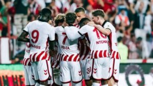 Αντίπαλοι ελληνικών ομάδων: Νικηφόρο ξεκίνημα για την Σαμσουνσπόρ, έσωσε το βαθμό στο φινάλε η Σέλμπουρν