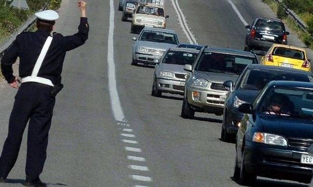 Διακοπή κυκλοφορίας στην Αθηνών-Κορίνθου λόγω εκτροπής φορτηγού