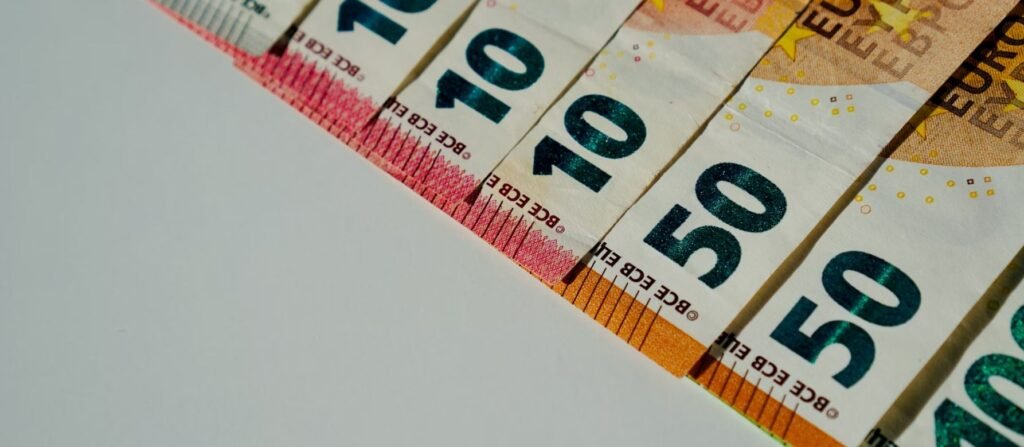 Χρέη στην εφορία: Για πόσο «παγώνουν» τα επιτόκια και πώς διαμορφώνονται – enikonomia.gr