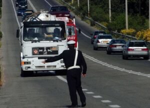 Έκτακτα μέτρα της Τροχαίας και απαγόρευση κίνησης των φορτηγών για την έξοδο του Δεκαπενταύγουστου