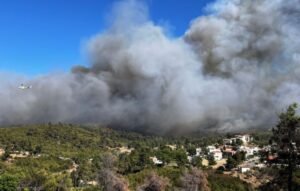 Νέο μήνυμα από το «112» για την πυρκαγιά στην περιοχή του Ερυμάνθου
