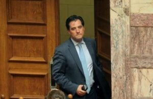Άδωνις Γεωργιάδης: Εκκενώνονται δύο Κέντρα Υγείας σε Θεσπρωτικό και Κάτω Αχαΐα λόγω της μεγάλης πυρκαγιάς