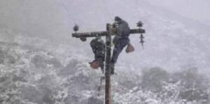 Χίος: Συνεχίζουν τα συνεργεία του ΔΕΔΔΗΕ την αποκατάσταση της ηλεκτροδότησης