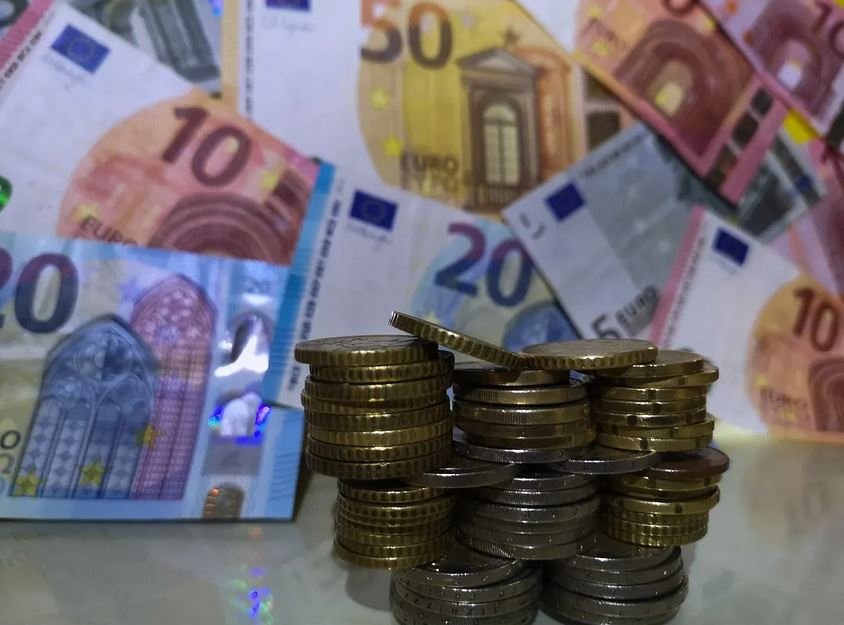 ΦΠΑ: Στα σκαριά το σχέδιο της ΑΑΔΕ για την αυτόματη είσπραξη την ώρα της συναλλαγής – enikonomia.gr