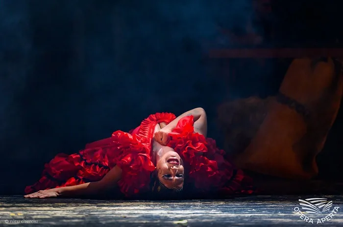 Οι σολίστ του συγκροτήματος Barcelona Flamenco Ballet παρουσιάζουν μια σύγχρονη Carmen