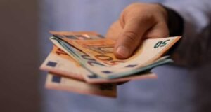 Επίδομα 250 ευρώ: Πότε θα το λάβουν οι συνταξιούχοι- Ποια είναι τα εισοδηματικά και περιουσιακά κριτήρια –