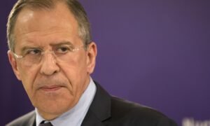 Λαβρόφ: Κατηγορεί τους Ευρωπαίους ότι προσπαθούν να υπονομεύσουν την πρόοδο στην σύνοδο στην Αλάσκα