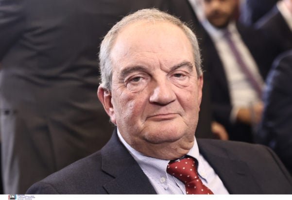 Κώστας Καραμανλής: Με βαθιά συγκίνηση αποχαιρετώ τον Απόστολο Βεσυρόπουλο