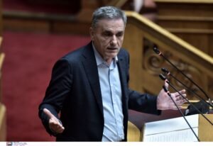 Τσακαλώτος για Τσίπρα: «Είναι ο ίδιος που επέτρεψε το αντιΣΥΡΙΖΑ μέτωπο να μπει στον ΣΥΡΙΖΑ;»