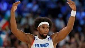 Eurobasket 2025: Ο Γιαμπουσέλε βλέπει… αλλιώς την αρχηγία και κυνηγάει το χρυσό με την Γαλλία