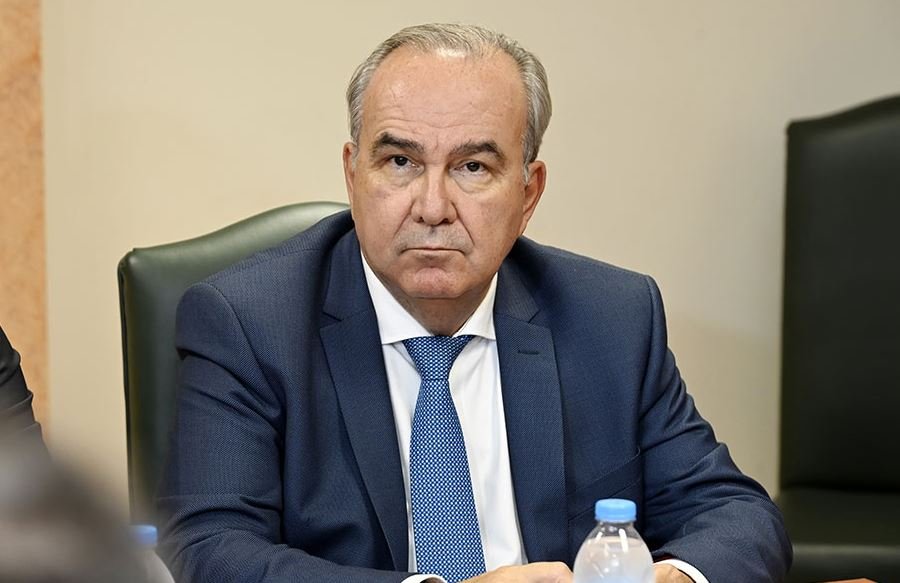 Παπαθανάσης: Τα λόγια φεύγουν, τα έργα μένουν, τα έργα χρειάζονται πόρους, οι πόροι χρειάζονται ισχυρή