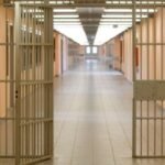 Συλλήψεις και Προφυλάκιση για τη Δολοφονία 21χρονου στο Ηράκλειο: Ο 54χρονος Δράστης και η Σύζυγός του στη Φυλακή