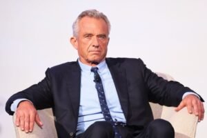ΗΠΑ: 9 πρώην επικεφαλής των CDC κατηγορούν τον υπ. Υγείας ότι «θέτει σε κίνδυνο» τη δημόσια υγεία