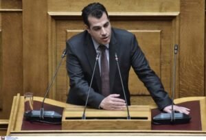 Πλεύρης: Με το προηγούμενο καθεστώς η εξέταση εκκρεμών αιτήσεων για άδεια παραμονής για «εξαιρετικούς λόγους»