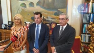 Πλεύρης από Ρόδο: Δεν υπάρχει σενάριο για μεταφορά μεταναστών από την Κρήτη σε κενές δομές στα νησιά του