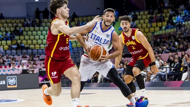 Eurobasket 2025: Η Ιταλία τη νίκη στο ντέρμπι, κίνδυνος για την Ισπανία