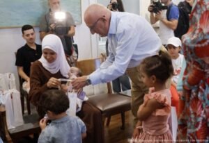 Στη Βουλή δέκα παιδιά από την Παλαιστίνη μαζί με τις μητέρες τους