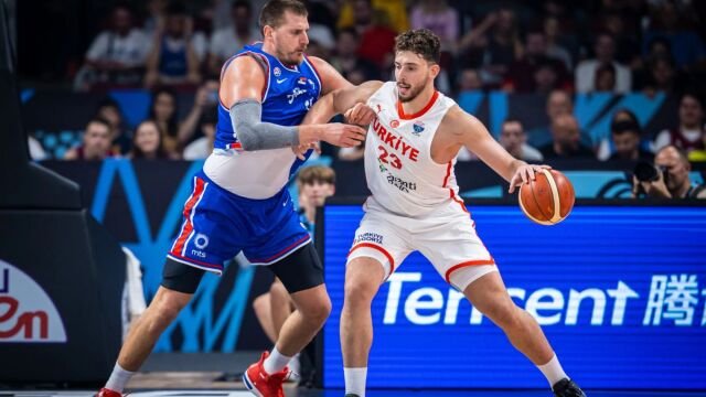 Eurobasket 2025, Τουρκία – Σερβία 95-90: Ο Σενγκούν κέρδισε την… τιτανομαχία με τον Γιόκιτς και της χάρισε την πρώτη θέση!