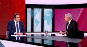 Πιερρακάκης στον ΑΝΤ1: «Η κυβέρνηση επιλέγει να κάνει πατριωτικές φοροαπαλλαγές» – Με φράση του Μαρξ