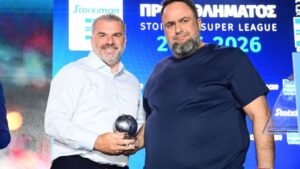 Nότιγχαμ Φόρεστ: Eπίσημα εποχή Άγγελου Ποστέκογλου – Το θερμό καλωσόρισμα του Βαγγέλη Μαρινάκη