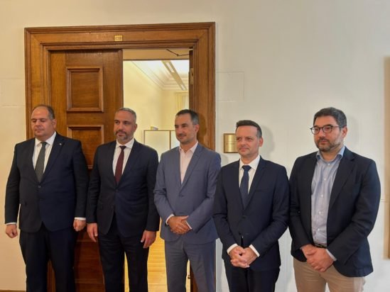 Χαρίτσης μετά την συνάντηση με τον δήμαρχο της Βηθλεέμ: «Η αλληλεγγύη είναι η μόνη επιλογή σε εποχές