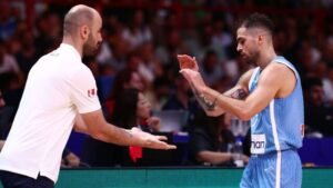 Eurobasket 2025, Εθνική Ελλάδος: Η υπόκλιση του Τολιόπουλου στον Σπανούλη και η… αφοπλιστική απάντηση του στην ερώτηση του parapolitika.gr