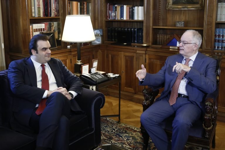 Συνάντηση Τασούλα – Πιερρακάκη: Στο επίκεντρο η μεταρρύθμιση του φορολογικού συστήματος