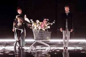 Η Έφη Μπίρμπα και ο Άρης Σερβετάλης επιστρέφουν στο έργο «Το Όνειρο ενός Γελοίου»