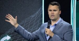 ΗΠΑ: Πυροβολισμοί εναντίον του ακροδεξιού ακτιβιστή Τσάρλι Κερκ στη Γιούτα
