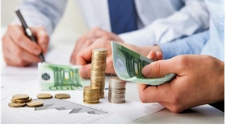 Έρευνα της MRB για το ΕΕΑ: Για 2 στους 3 πολίτες της Αττικής το εισόδημα δεν επαρκεί για τον μήνα – Πώς