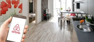 Airbnb: Ποιοι ιδιοκτήτες ακινήτων θα λάβουν «ραβασάκια» από την Εφορία – Οι έλεγχοι και τα πρόστιμα –