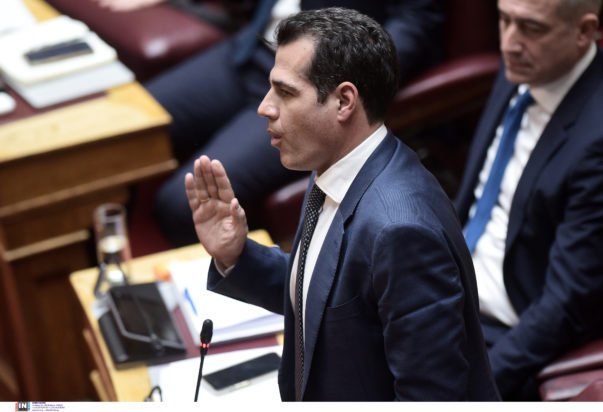 Πλεύρης: Υπέγραψε εγκύκλιο με κατευθύνσεις για την εφαρμογή του νέου νόμου – Καταργείται σε όλα τα έγγραφα ο