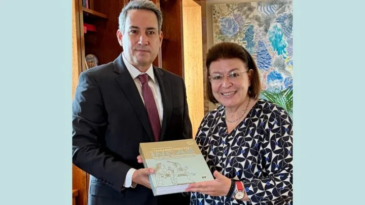 Συνάντηση εργασίας της Λ. Μενδώνη με τον πρέσβη του Περού στην Αθήνα