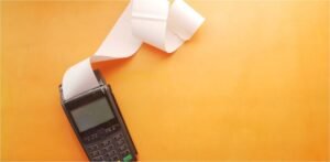 Ηλεκτρονικές αποδείξεις: Ποιοι δικαιούνται έκπτωση φόρου έως 2.200 ευρώ-Τι θα ισχύσει για το «φορομπόνους»