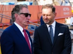 Επίσκεψη Μπέργκαμ στην Ελευσίνα: Η ΟΝΕΧ αιχμή της στρατηγικής συνεργασίας Ελλάδας-ΗΠΑ