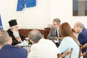 Μητσοτάκης: Συνάντηση με αντιπροσωπεία της Εκκλησίας της Κρήτης