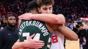 Eurobasket 2025: Αντετοκούνμπο και Σενγκούν έβαλαν τέλος στην “κόντρα” τους – Η αγκαλιά και οι “συγγνώμες” μέσω social media
