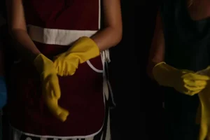 «Αρμπάιτ»: Η νέα παράσταση των Παλούμπη και Τσιοτσιόπουλου στο Θέατρο Σταθμός