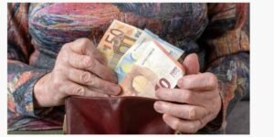 Συντάξεις χηρείας: Τι δήλωσε η Εκπρόσωπος Τύπου του e-ΕΦΚΑ σχετικά με τα σενάρια περί περικοπών –